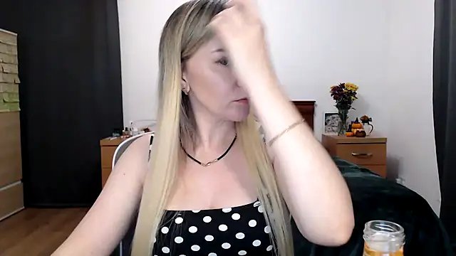 Snapshot of ParadiseAlina chatting on October 23, 2025, 7:01 pm ParadiseAlina online show from October 23, 2025, 7:01 pm