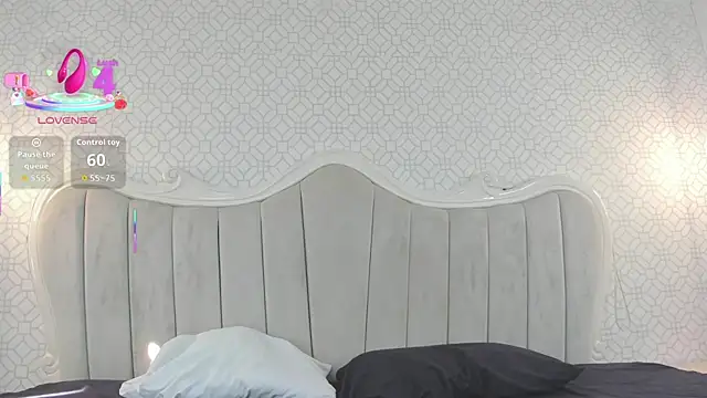 AlyssAlvarado online show from November 3, 2025, 12:31 pm