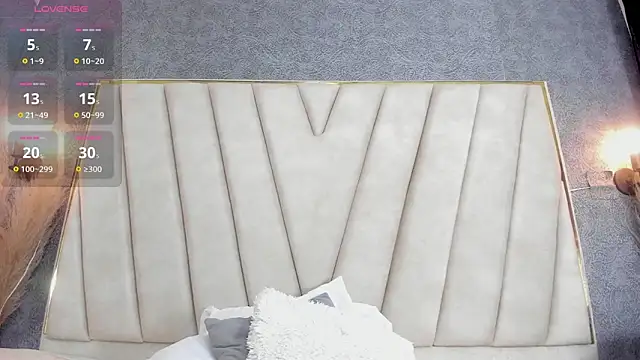 AlyssAlvarado online show from September 28, 2025, 2:40 am