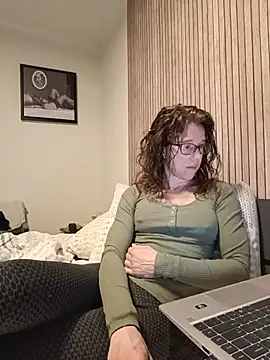 JezebelDutch online show from May 18, 2026, 6:40 am