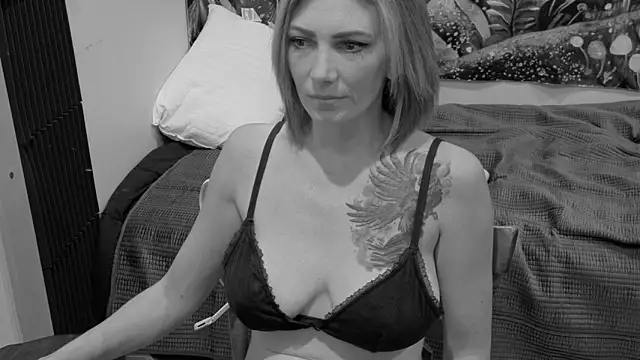 xpbunni online show from September 28, 2025, 3:19 pm