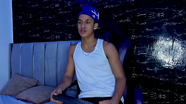 Snapshot of Jhos_Smith chatting on September 28, 2025, 4:08 am Jhos Smith online show from September 28, 2025, 4:08 am