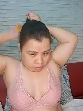 hotlyn45 online show from March 12, 2026, 4:44 pm