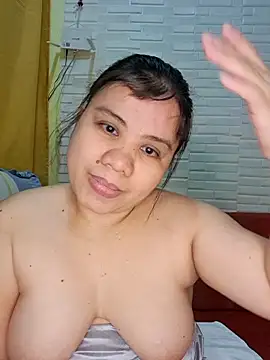 hotlyn45 online show from February 10, 2026, 2:54 am