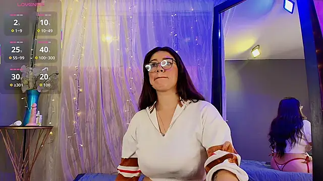 Shalyn Lux online show from November 3, 2025, 3:12 am