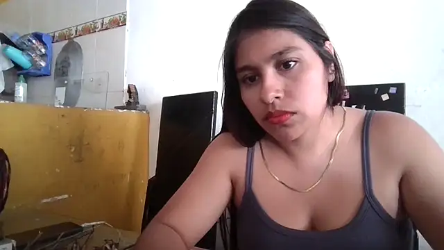 Snapshot of zairabreze chatting on October 17, 2025, 6:43 pm zairabreze online show from October 17, 2025, 6:43 pm