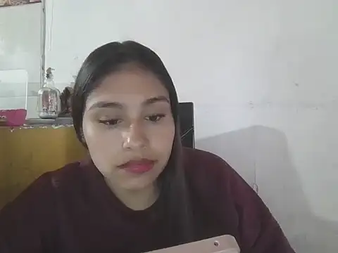 Snapshot of zairabreze chatting on February 3, 2026, 9:09 pm zairabreze online show from February 3, 2026, 9:09 pm