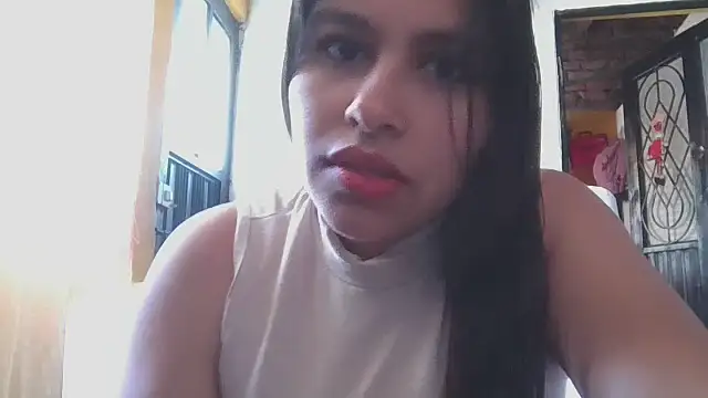 Snapshot of zairabreze chatting on October 24, 2025, 1:43 pm zairabreze online show from October 24, 2025, 1:43 pm