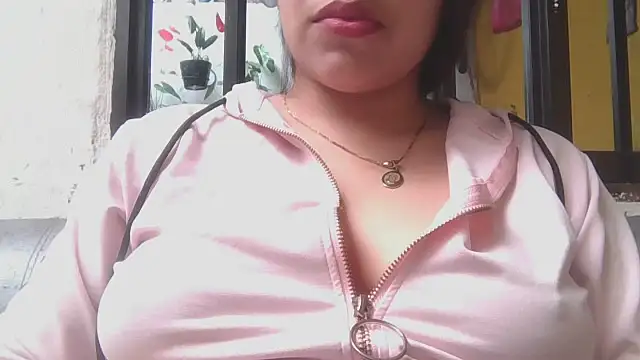 Snapshot of zairabreze chatting on November 8, 2025, 3:04 pm zairabreze online show from November 8, 2025, 3:04 pm