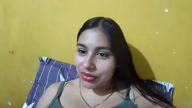 Snapshot of zairabreze chatting on October 13, 2025, 3:35 pm zairabreze online show from October 13, 2025, 3:35 pm