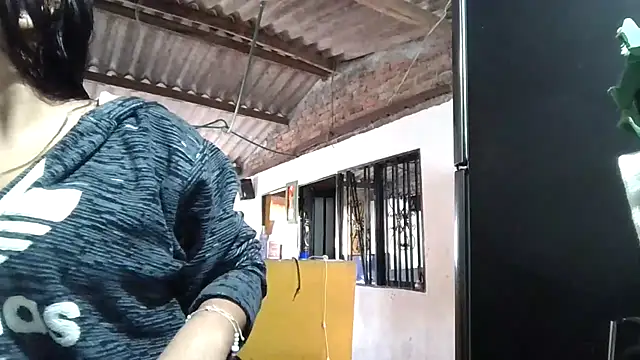 Snapshot of zairabreze chatting on October 10, 2025, 2:40 pm zairabreze online show from October 10, 2025, 2:40 pm