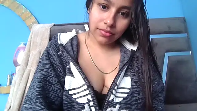 Snapshot of zairabreze chatting on September 20, 2025, 2:44 pm zairabreze online show from September 20, 2025, 2:44 pm