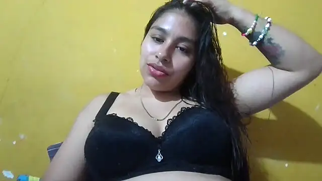 Snapshot of zairabreze chatting on October 8, 2025, 3:46 pm zairabreze online show from October 8, 2025, 3:46 pm