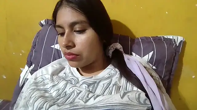 Snapshot of zairabreze chatting on October 6, 2025, 2:29 pm zairabreze online show from October 6, 2025, 2:29 pm