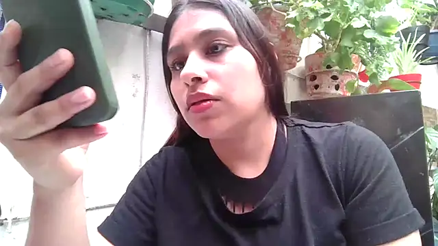 Snapshot of zairabreze chatting on November 5, 2025, 3:37 pm zairabreze online show from November 5, 2025, 3:37 pm