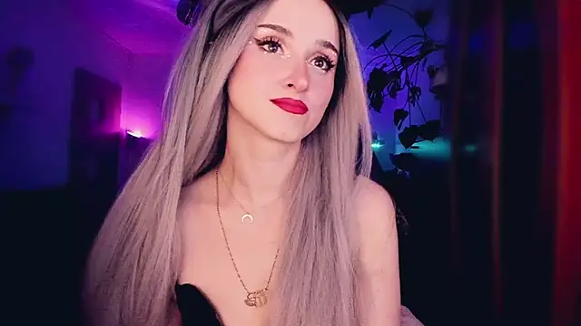 Snapshot of MistressJolie chatting on October 21, 2025, 6:13 am MistressJolie online show from October 21, 2025, 6:13 am