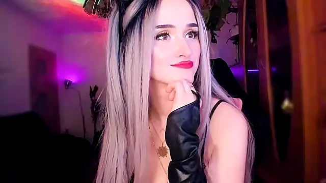 Snapshot of MistressJolie chatting on January 30, 2025, 3:33 am MistressJolie online show from January 30, 2025, 3:33 am