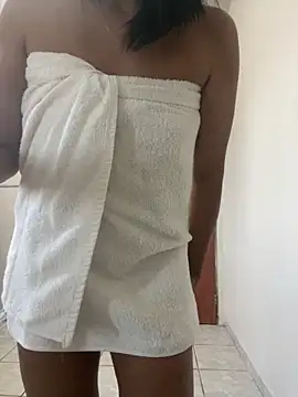 Katianesantos online show from November 5, 2025, 8:50 am