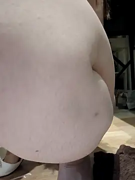 Snapshot of susu_baby chatting on February 3, 2026, 6:22 am susu baby online show from February 3, 2026, 6:22 am