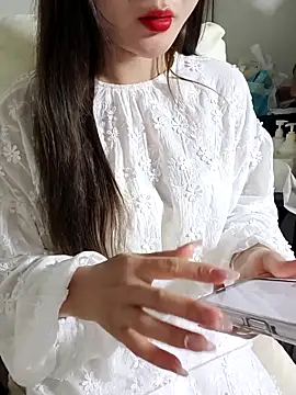 Snapshot of susu_baby chatting on February 3, 2026, 12:43 am susu baby online show from February 3, 2026, 12:43 am