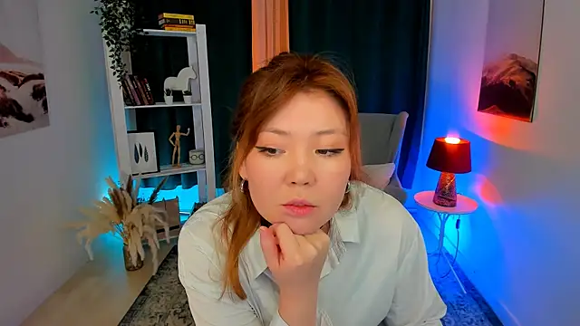 nazu chan online show from September 24, 2025, 11:39 am