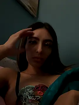 Snapshot of RoseyMae chatting on October 19, 2025, 3:04 pm RoseyMae online show from October 19, 2025, 3:04 pm