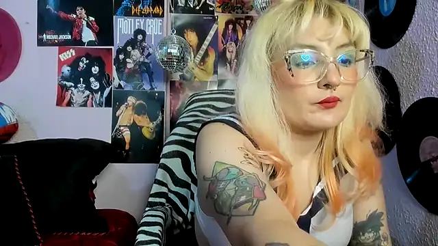 Avril Maria online show from April 8, 2026, 7:59 pm