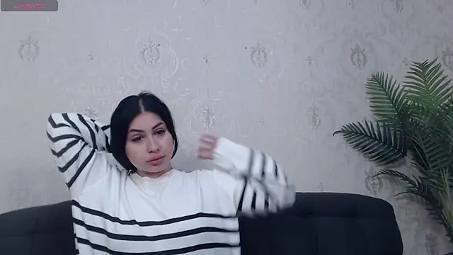 Snapshot of AnaysDivine chatting on October 9, 2025, 2:56 am AnaysDivine online show from October 9, 2025, 2:56 am