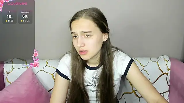 Snapshot of Alisa__Kelly chatting on October 7, 2025, 1:17 am Alisa  Kelly online show from October 7, 2025, 1:17 am