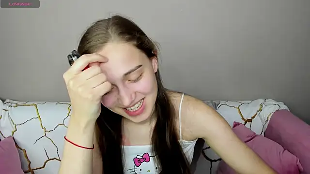 Snapshot of Alisa__Kelly chatting on October 12, 2025, 12:12 am Alisa  Kelly online show from October 12, 2025, 12:12 am