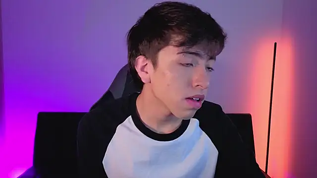 onlinenico online show from November 26, 2025, 8:09 pm