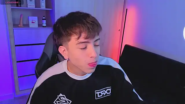 Snapshot of onlinenico chatting on October 22, 2025, 8:08 pm onlinenico online show from October 22, 2025, 8:08 pm