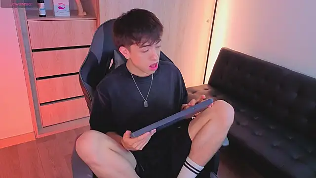 Snapshot of onlinenico chatting on November 4, 2025, 8:12 pm onlinenico online show from November 4, 2025, 8:12 pm