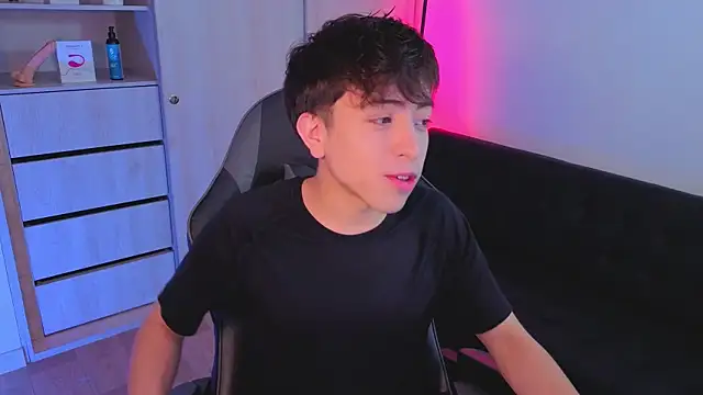 Snapshot of onlinenico chatting on October 3, 2025, 8:10 pm onlinenico online show from October 3, 2025, 8:10 pm