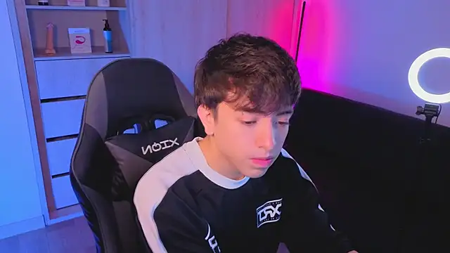 Snapshot of onlinenico chatting on October 17, 2025, 7:59 pm onlinenico online show from October 17, 2025, 7:59 pm