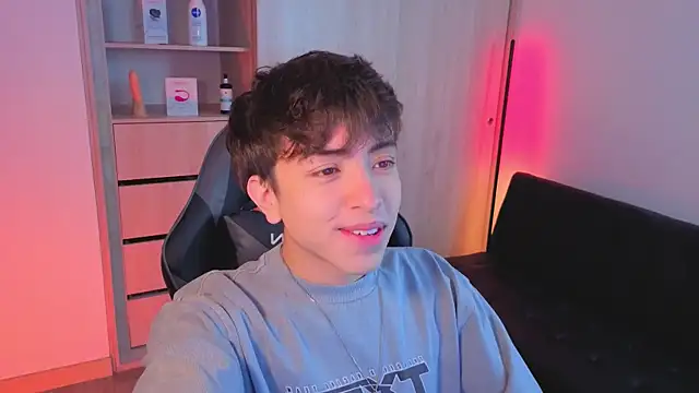 Snapshot of onlinenico chatting on October 18, 2025, 8:11 pm onlinenico online show from October 18, 2025, 8:11 pm