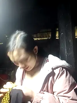 ngan-cute online show from November 7, 2025, 1:43 am