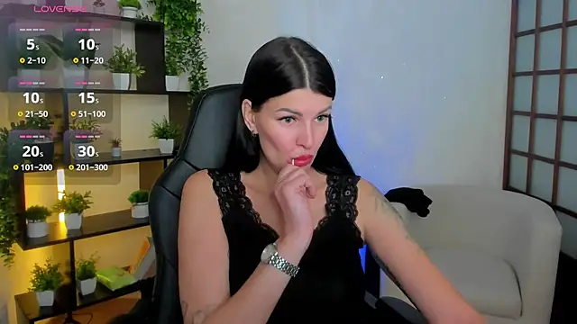 O1d Lady online show from November 26, 2025, 8:25 am