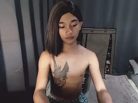 Petite HugeCock online show from November 23, 2025, 11:42 am