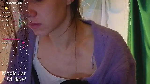 HoneyLem0n online show from October 19, 2025, 4:04 am