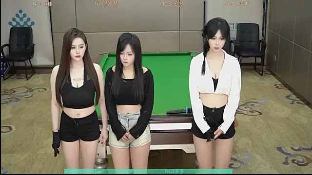 Snapshot of U-R-HERE chatting on September 17, 2025, 8:27 am U-R-HERE online show from September 17, 2025, 8:27 am