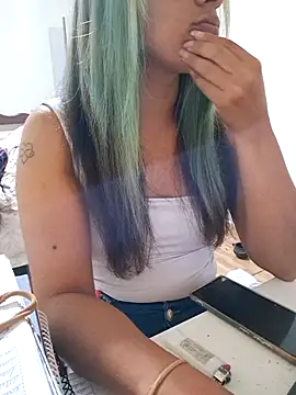 euahotmarii20 online show from October 27, 2025, 4:13 am