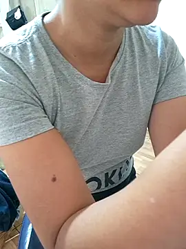 euahotmarii20 online show from September 29, 2025, 4:34 pm