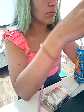 euahotmarii20 online show from November 7, 2025, 3:22 am