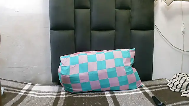 SexyBaddieXXX online show from October 17, 2025, 1:24 pm