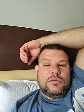 robertinio07 online show from October 8, 2025, 9:22 am