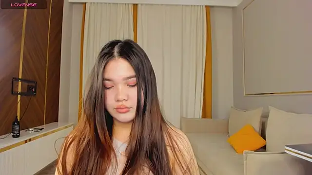 yummmymommy online show from October 10, 2025, 2:40 pm