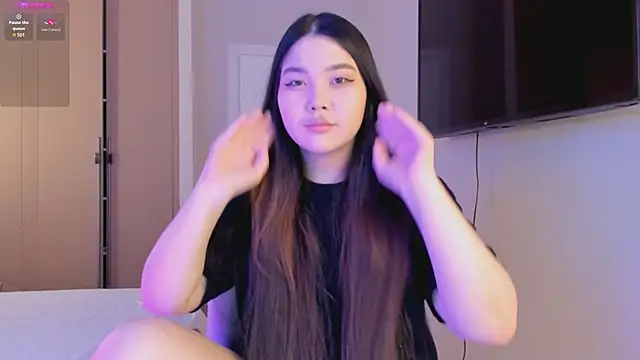 yummmymommy online show from September 30, 2025, 1:28 pm