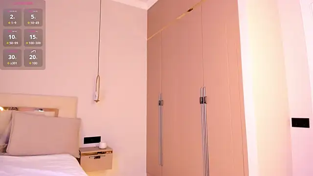 yummmymommy online show from September 29, 2025, 1:50 pm