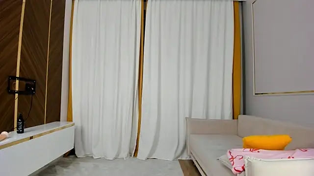 yummmymommy online show from October 19, 2025, 1:36 pm